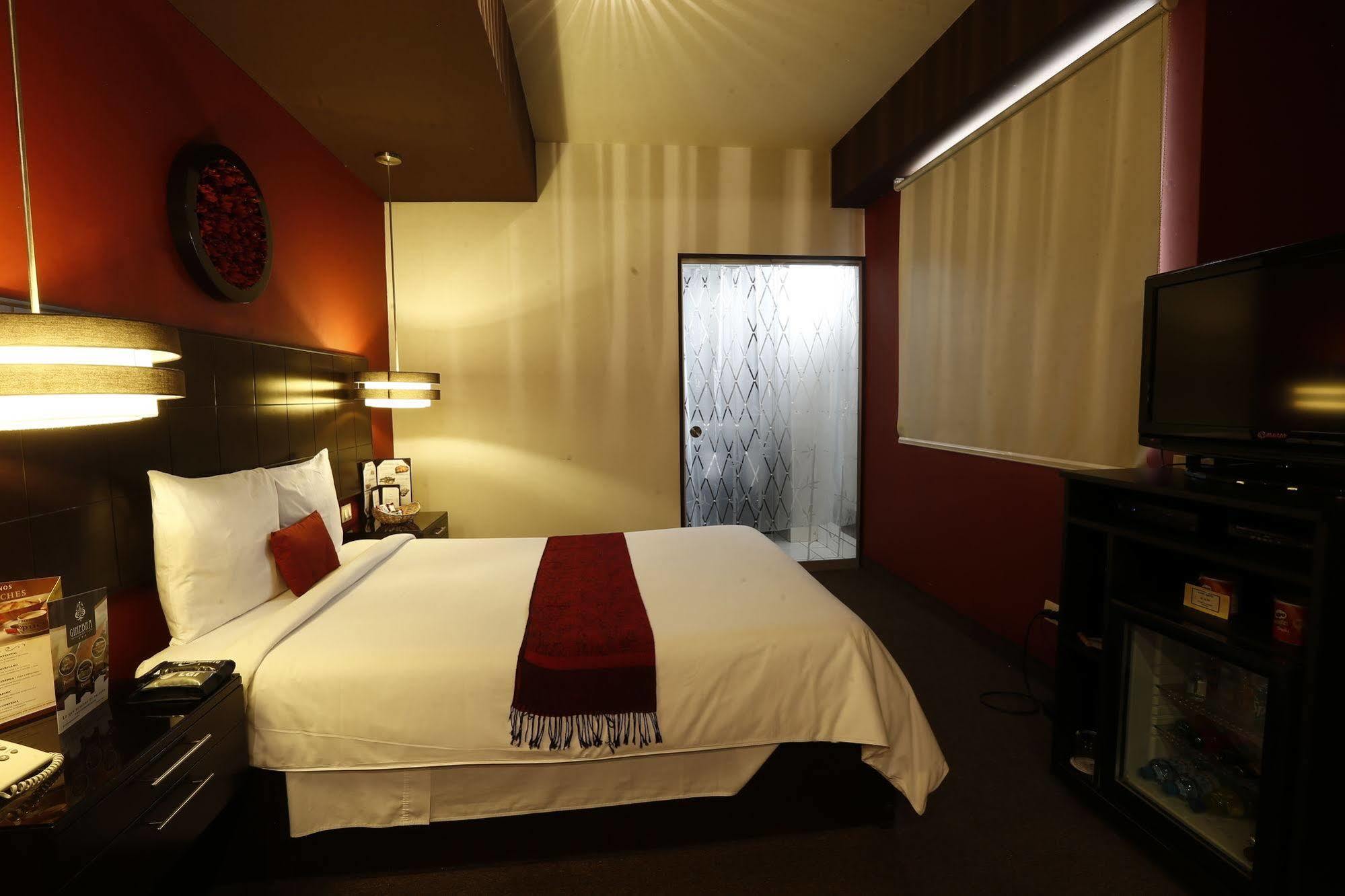 לימה Hotel Ginebra מראה חיצוני תמונה